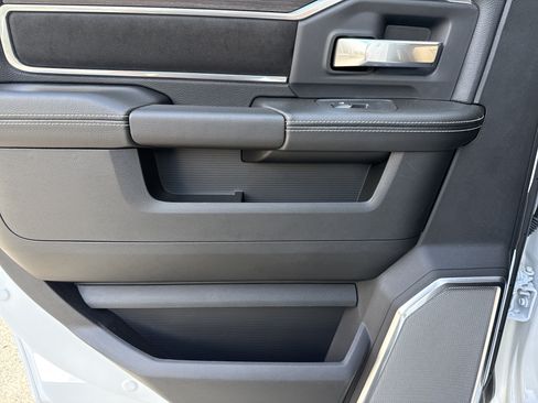 New 2026 RAM 3500 Laramie AWD/4WD image 15