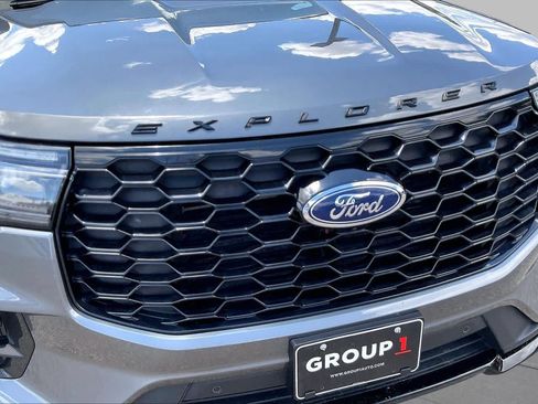 Used 2025 Ford Explorer ST-Line AWD/4WD image 29
