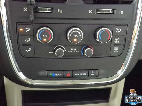 Used 2014 Dodge Grand Caravan SXT FWD image 19