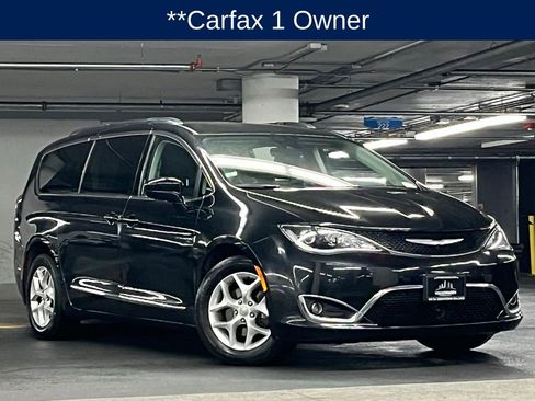 Used 2017 Chrysler Pacifica Touring-L Plus w/ Advanced Safetytec Group image 3