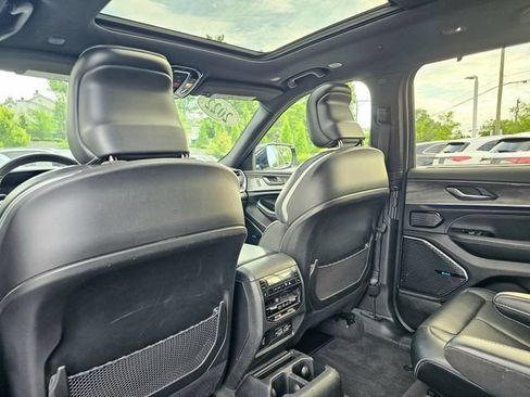Used 2022 Jeep Grand Cherokee L Overland w/ Luxury Tech Group IV AWD/4WD image 25