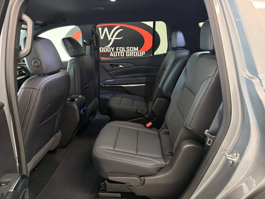 New 2027 Chevrolet Traverse LT FWD image 14