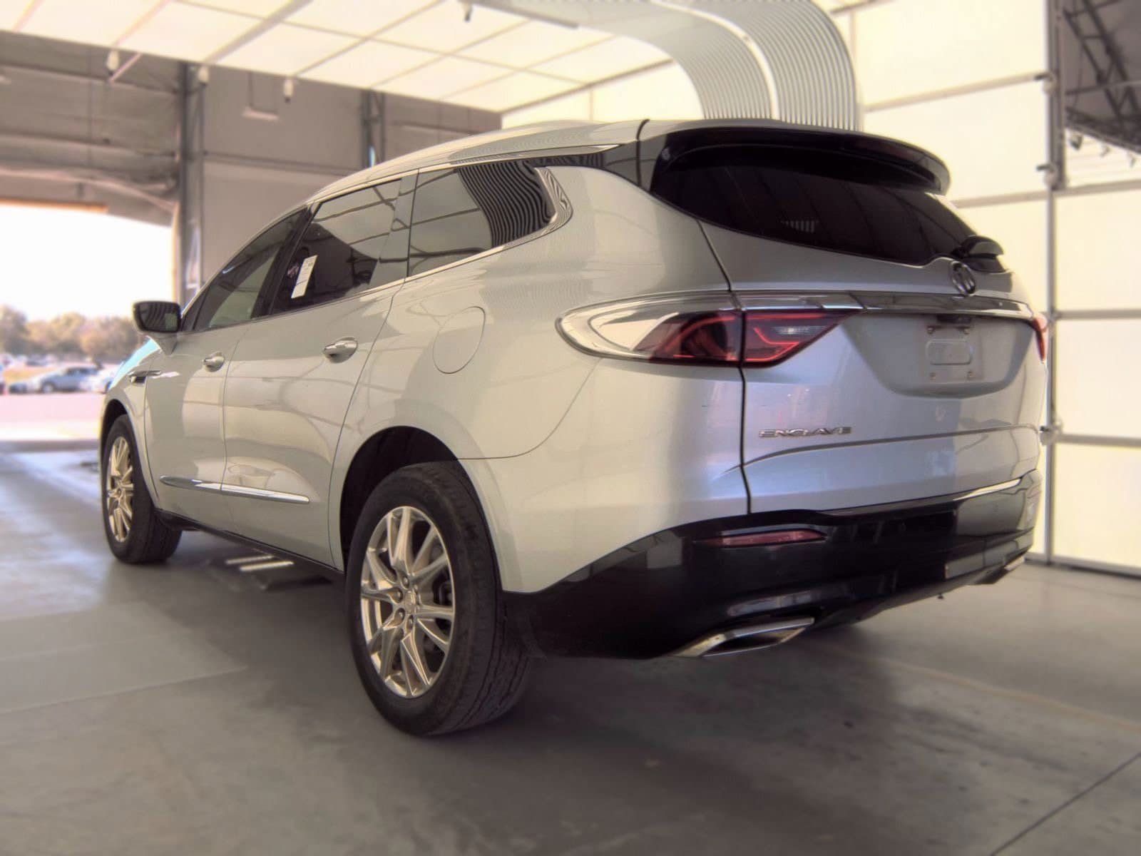 Used 2022 Buick Enclave Premium FWD image 3