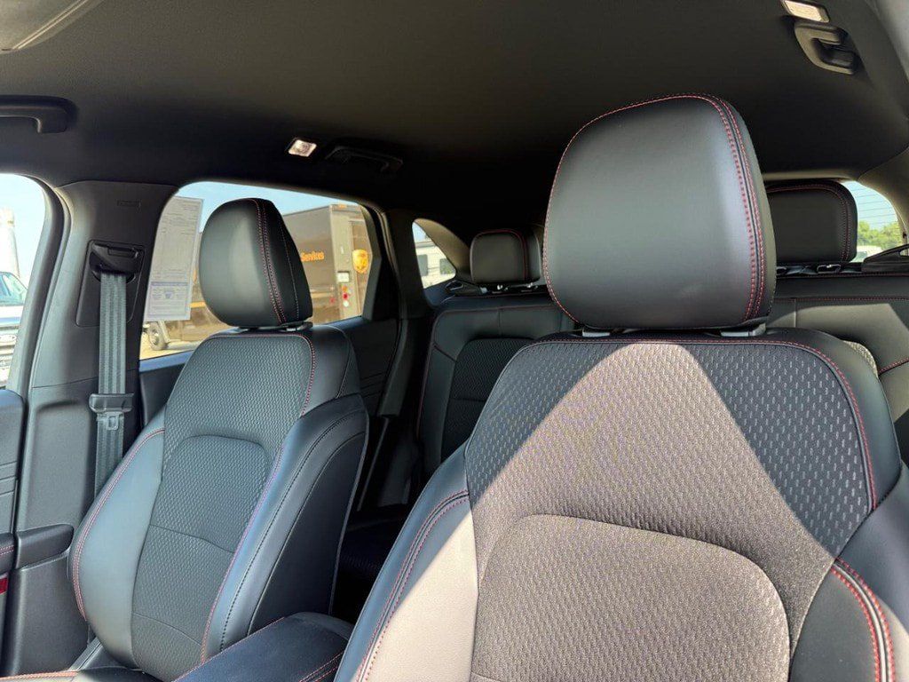 New 2026 Ford Escape ST-Line w/ Cold Weather Package AWD/4WD image 9