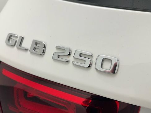 Used 2023 Mercedes-Benz GLB 250 4MATIC w/ Premium Package image 20