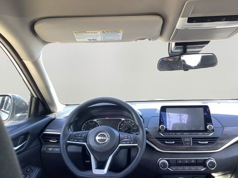 Used 2024 Nissan Altima 2.5 SV image 17