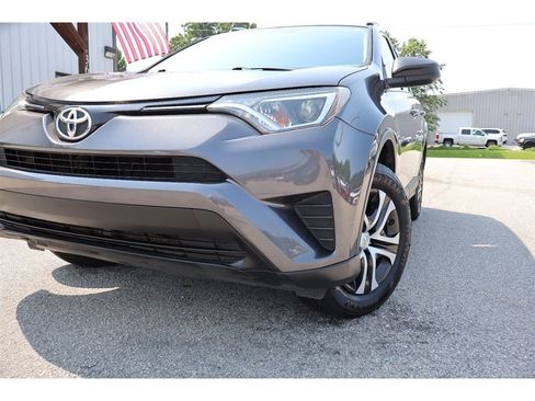 Used 2016 Toyota RAV4 LE FWD image 11
