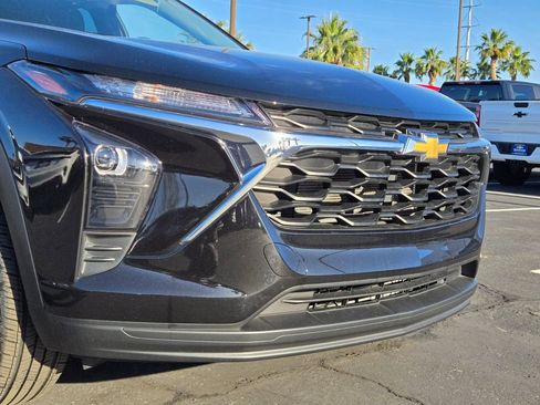 Used 2024 Chevrolet Trax LS w/ LS Convenience Package FWD image 8