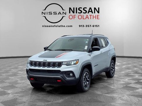 Used 2025 Jeep Compass Trailhawk AWD/4WD image 1