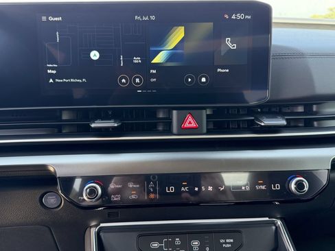 New 2026 Kia Carnival SX w/ SX Dark Edition Package FWD image 25