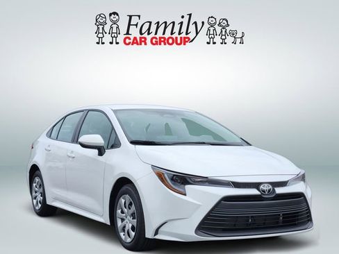 Used 2026 Toyota Corolla LE image 2