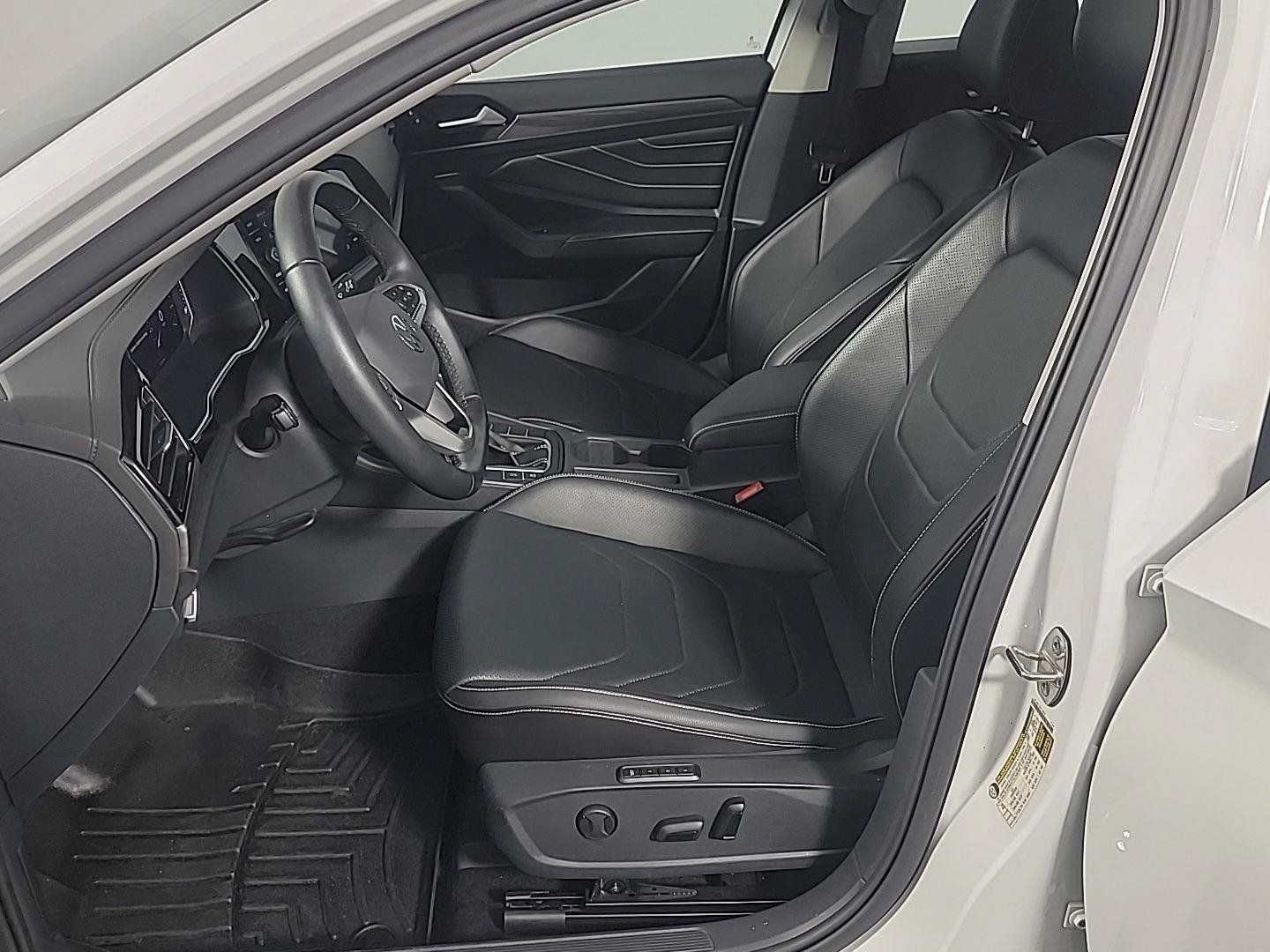 Used 2022 Volkswagen Jetta SEL FWD image 18
