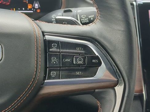 Used 2023 Jeep Grand Cherokee Summit w/ Advanced Protech Group IV AWD/4WD image 33