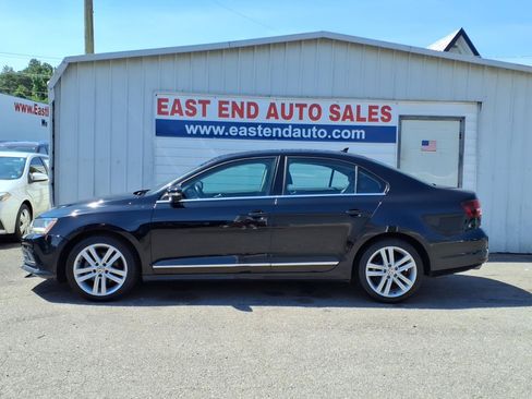 Used 2017 Volkswagen Jetta SEL FWD image 2