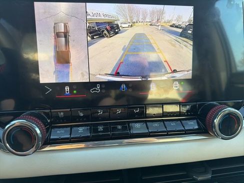 Used 2024 GMC Canyon AT4X w/ AT4X AEV Edition image 17