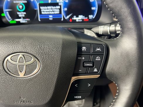 Used 2025 Toyota Crown Signia image 19