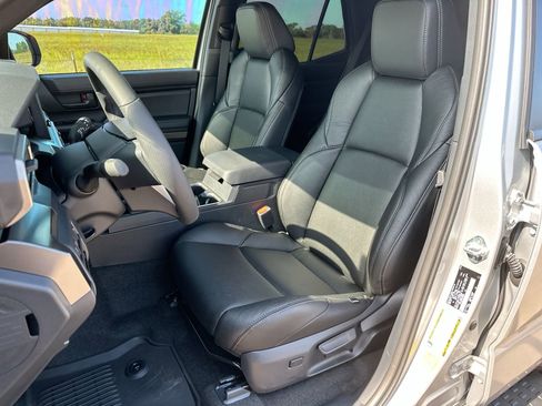 Used 2025 Toyota 4Runner TRD Off-Road image 11