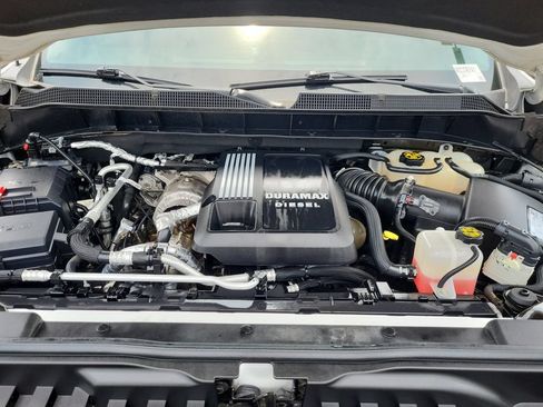 Used 2021 Chevrolet Silverado 1500 LT AWD/4WD image 23