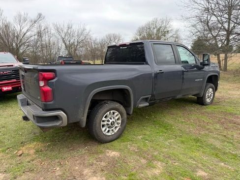 Used 2024 Chevrolet Silverado 2500 LT w/ Convenience Package image 4