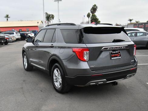 Used 2022 Ford Explorer XLT w/ Equipment Group 202A image 6