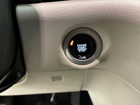 Used 2024 Chrysler Voyager LX FWD image 23