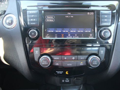 Used 2022 Nissan Rogue Sport SV w/ Technology Package image 15