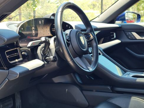 Used 2022 Porsche Taycan RWD image 4