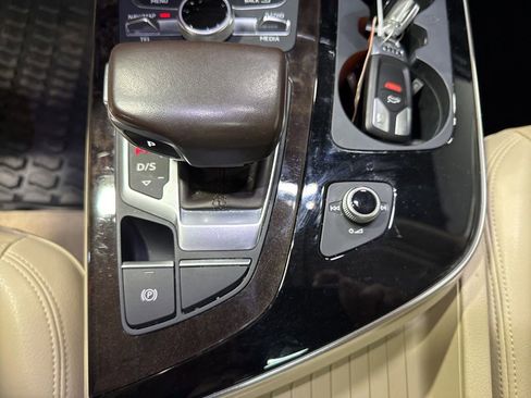 Used 2019 Audi Q7 3.0T Prestige w/ Prestige Package AWD/4WD image 22