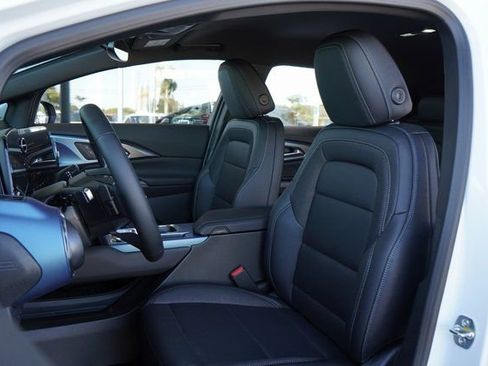 New 2025 Chevrolet Equinox EV LT FWD image 22