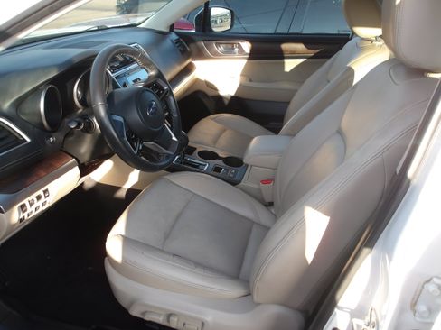 Used 2019 Subaru Outback 2.5i Limited w/ Popular Package #2 AWD/4WD image 4