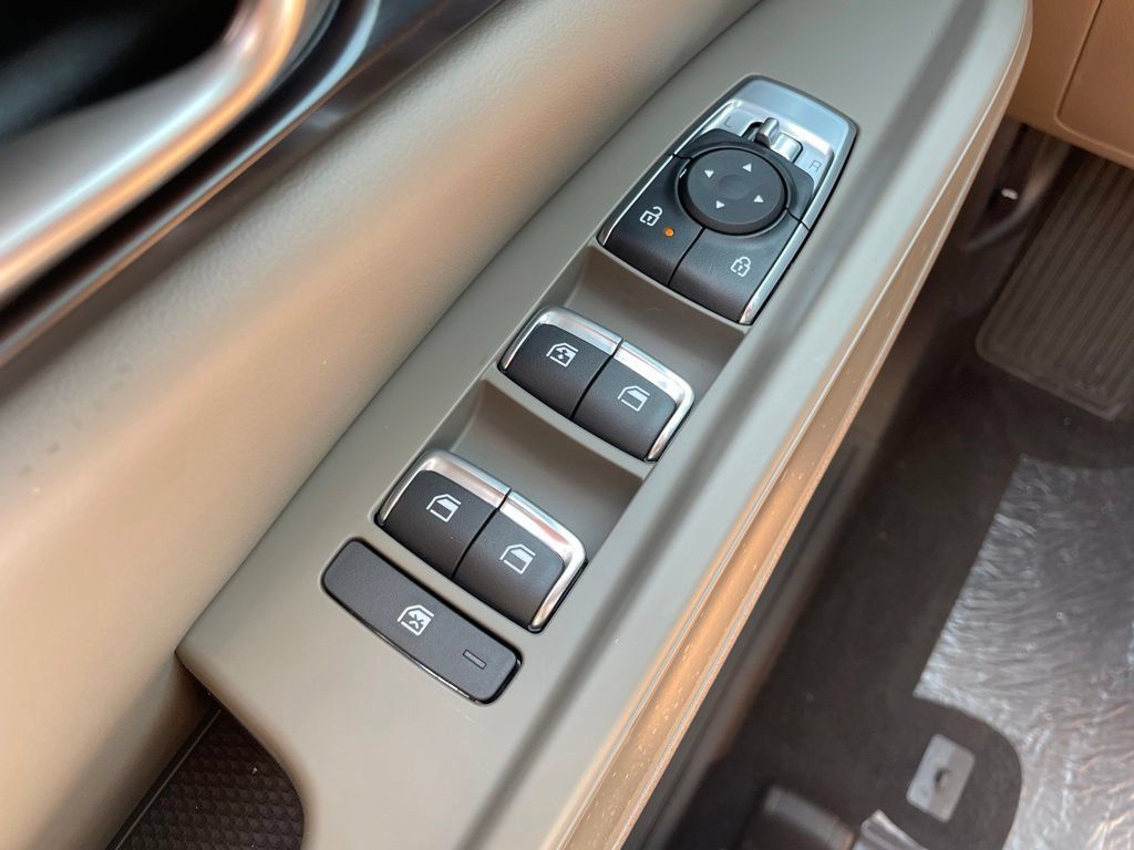 New 2027 Kia Carnival FWD image 25