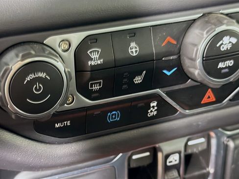 Used 2025 Jeep Wrangler Unlimited Rubicon 4xe AWD/4WD image 19