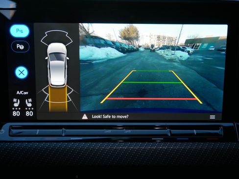 Used 2024 Volkswagen Golf R image 29