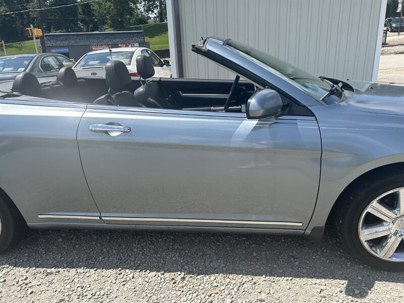 Used 2010 Chrysler Sebring Limited FWD image 4