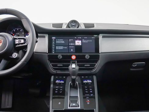 Certified 2026 Porsche Macan AWD/4WD image 21