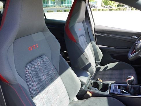 Used 2024 Volkswagen GTI SE image 17