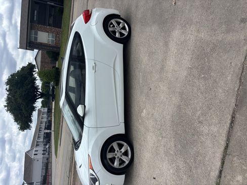 Used 2014 Hyundai Veloster w/ Style Package 02 FWD image 7