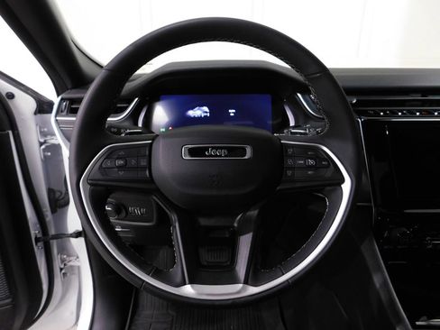 Used 2023 Jeep Grand Cherokee Altitude AWD/4WD image 37
