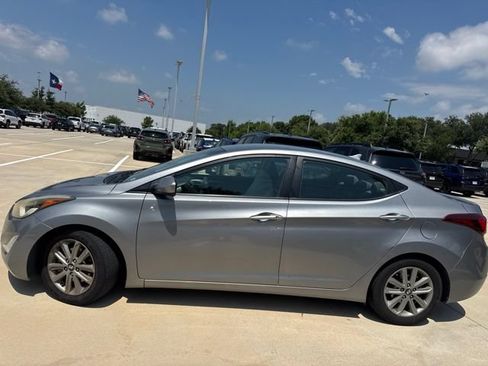 Used 2014 Hyundai Elantra SE w/ Option Group 02 FWD image 5