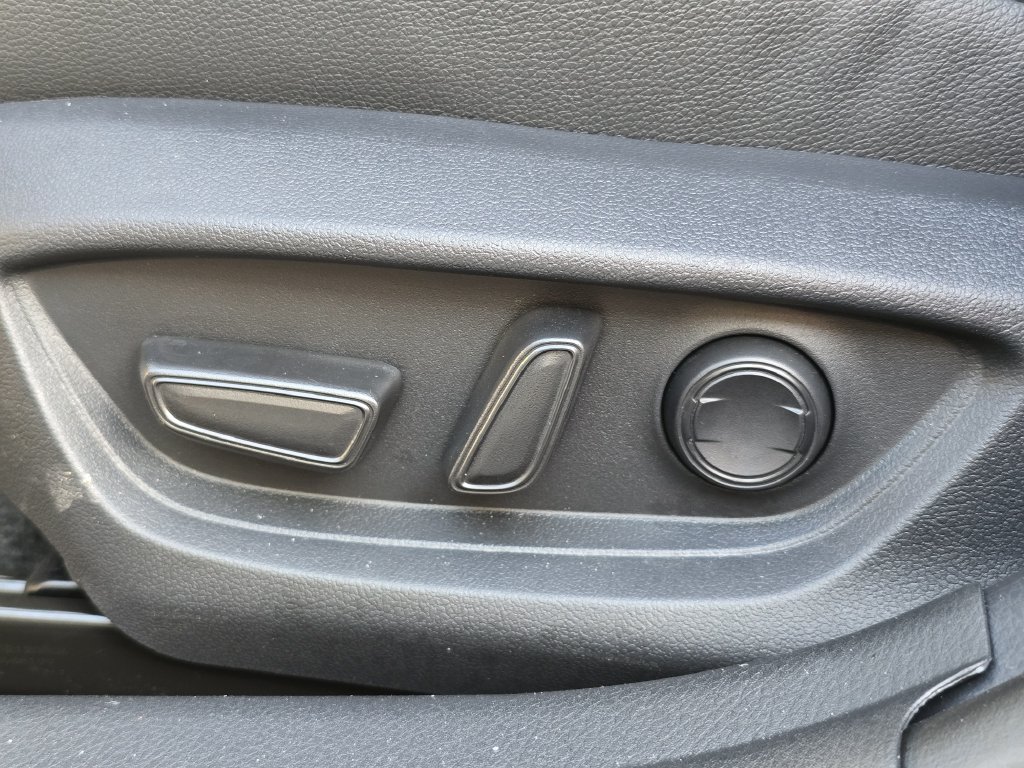 Used 2025 Toyota Camry SE FWD image 20