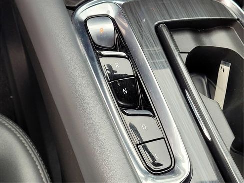 Used 2023 Buick Enclave Essence image 19