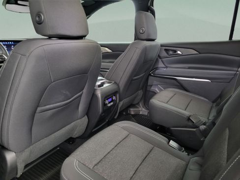 Used 2026 Chevrolet Traverse LT FWD image 5