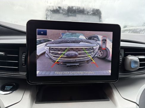 Used 2022 Ford Explorer XLT w/ Class IV Trailer Tow Package image 18