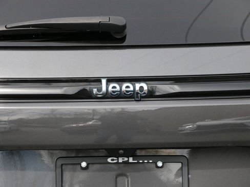 Used 2023 Jeep Grand Cherokee 4WD 4xe image 5