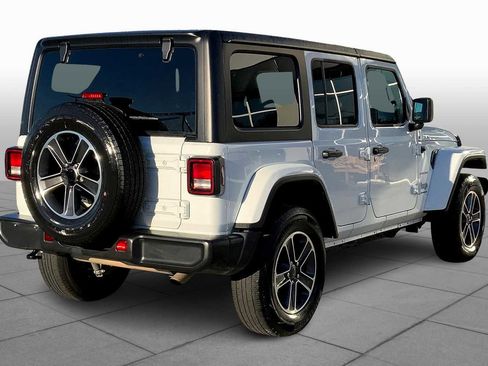 Used 2023 Jeep Wrangler Sahara image 12