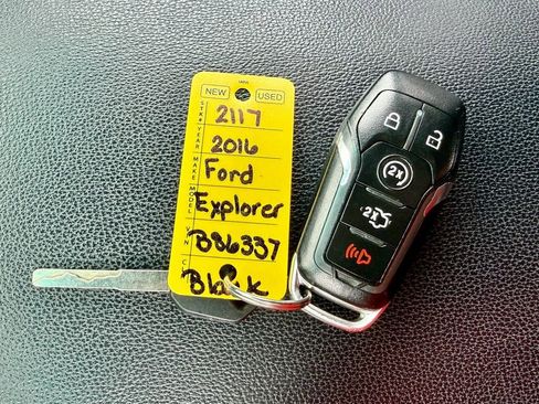 Used 2016 Ford Explorer XLT w/ Equipment Group 202A AWD/4WD image 31