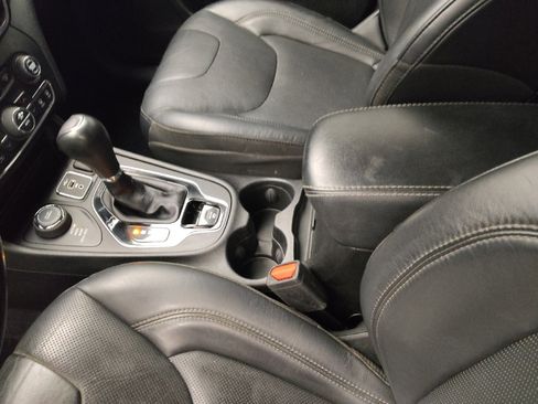 Used 2020 Jeep Cherokee Limited image 26