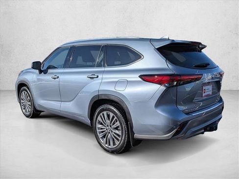 Certified 2021 Toyota Highlander Platinum image 8