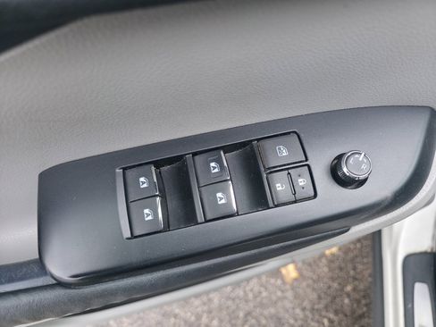 Used 2017 Toyota Highlander Limited image 32