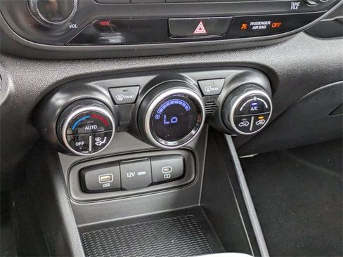 Used 2024 Hyundai Venue SEL image 22